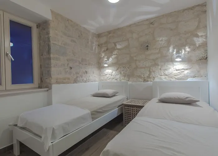 度假居 Stonehouse Popozo *